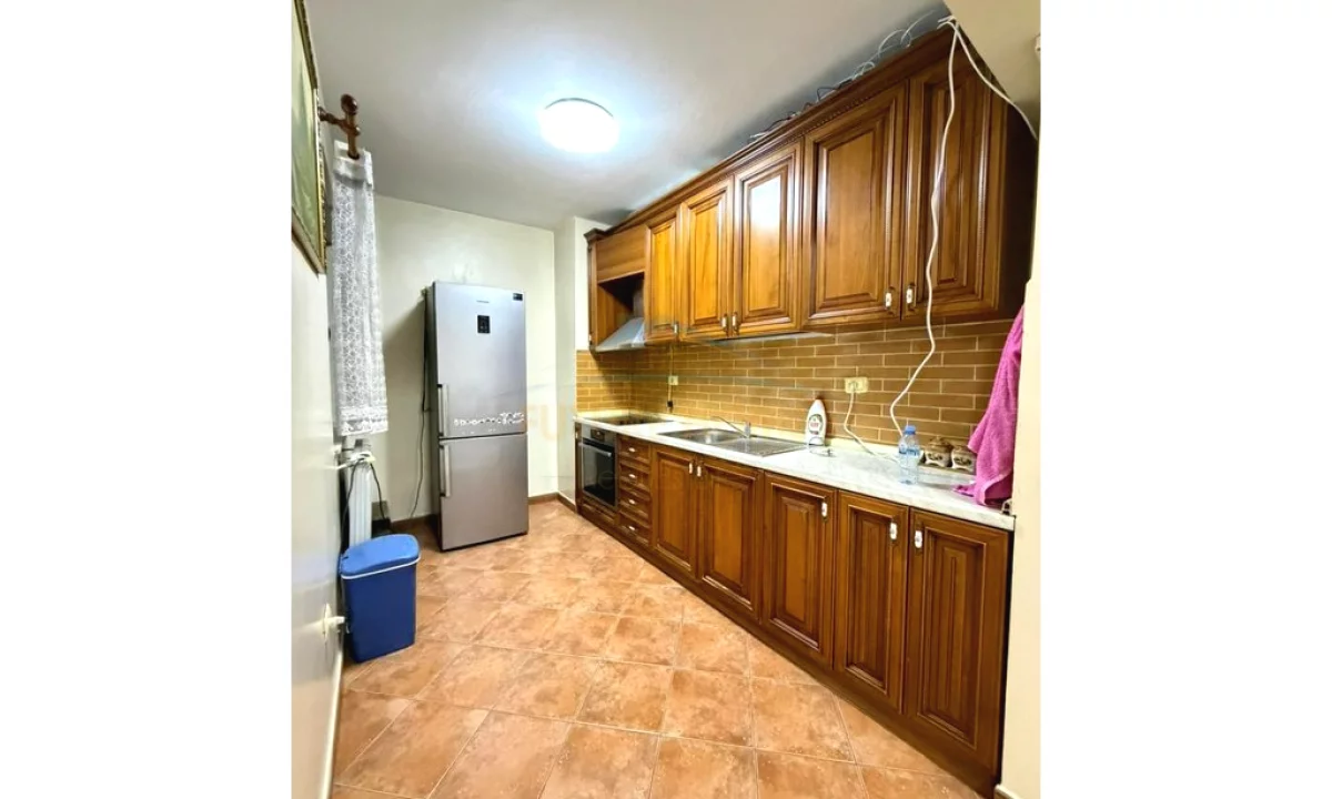Shtepi me qera Apartament ne Tirane, 2+1, Mobilimi E mobiluar, Pagesa 450  Euro.