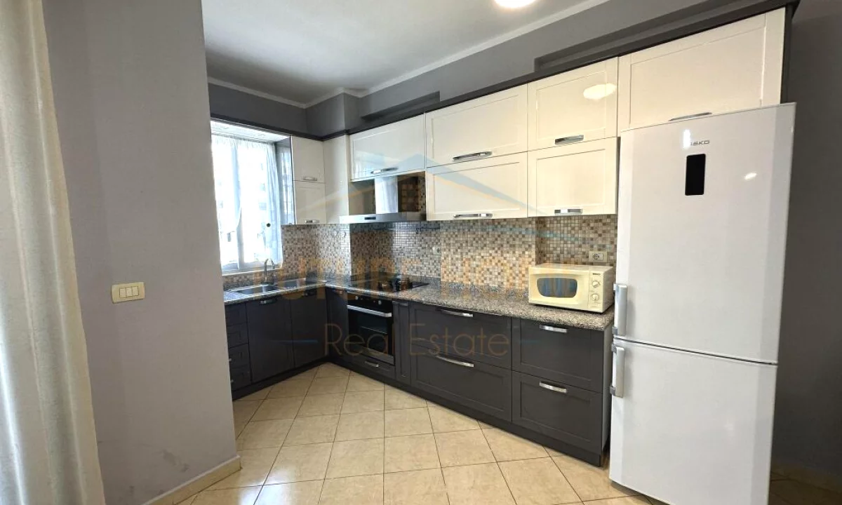 Appartamento in affitto a Tirana 2+1, Arredato