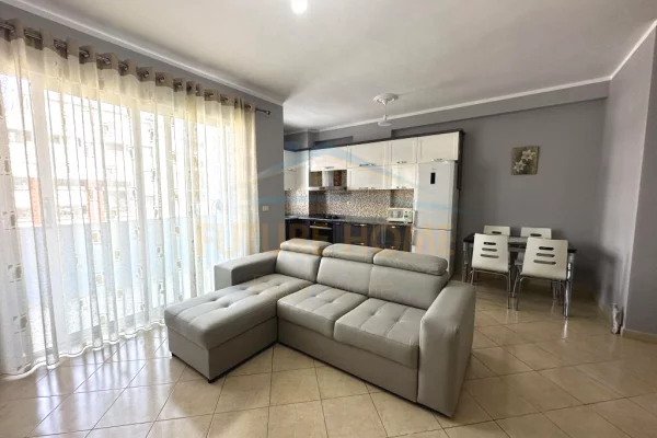 Appartamento in affitto a Tirana 2+1, Arredato