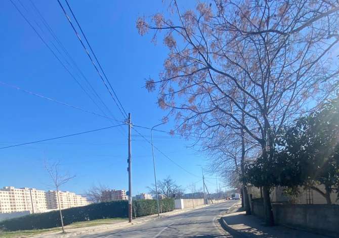 Truall ose Toke  ne Tirane - 77,000 Euro