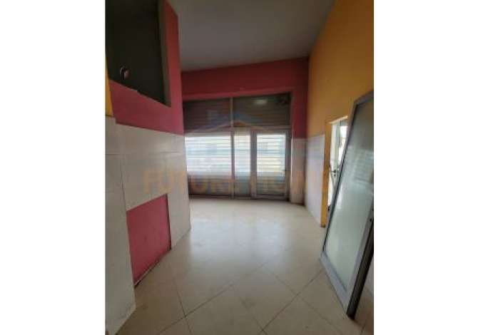 Qera, Ambient Biznesi, Unaza e Re UNA29117