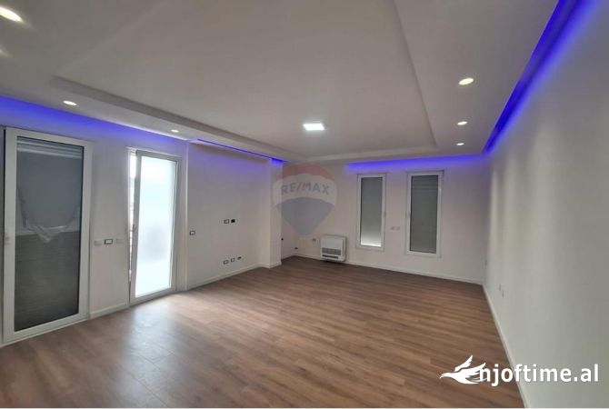 Ambient biznesi me qera 3+1 ne Tirane - 1,000 Euro