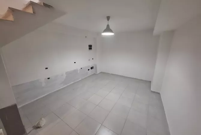 Ambient biznesi me qera 1+1 ne Tirane - 28,000 Leke