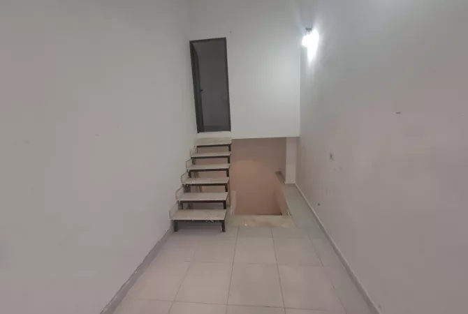 Ambient biznesi me qera 1+1 ne Tirane - 25,000 Leke