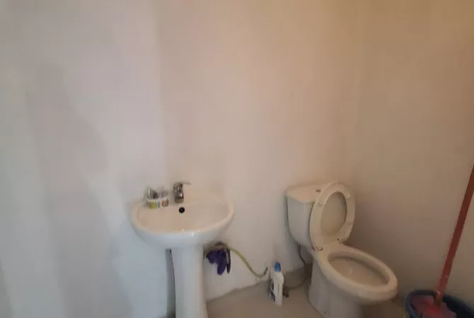 Ambient biznesi me qera 1+1 ne Tirane - 25,000 Leke