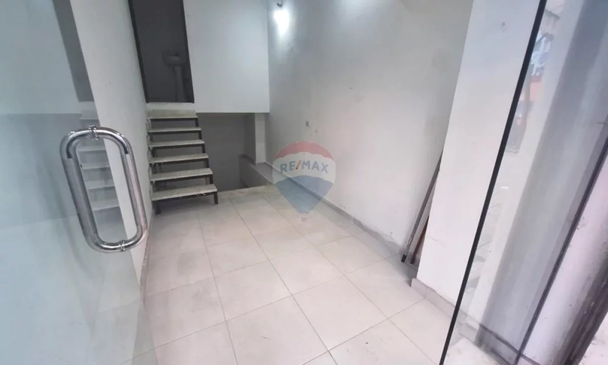 Dyqan ne Shitje ne Yzberisht