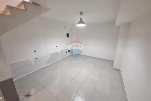 Business Property in Sale 1+1 in Tirana - 6,000,000 Leke