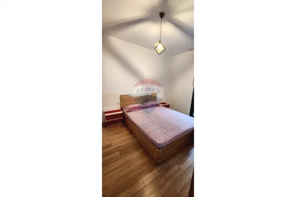 Shtepi me qera Apartament ne Tirane, 1+1, Mobilimi E mobiluar, Pagesa 500  Euro.