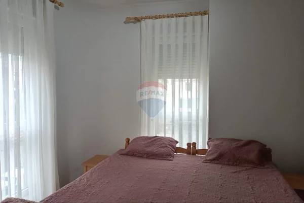 Shtepi me qera Apartament ne Tirane, 2+1, Mobilimi E mobiluar, Pagesa 750  Euro.