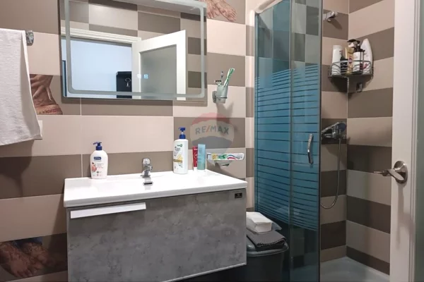 Shtepi me qera Apartament ne Tirane, 2+1, Mobilimi E mobiluar, Pagesa 750  Euro.