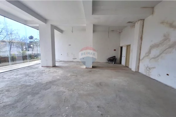 Ambient biznesi ne shitje 1+1 ne Tirane - 14,300,000 Leke