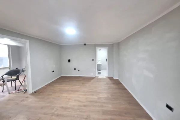 Ambient biznesi me qera 3+1 ne Tirane - 50,000 Leke