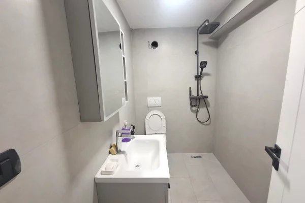 Ambient me qera per Zyra tek Bulevardi i Ri