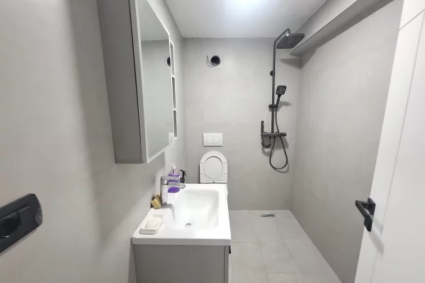 Ambient me qera per Zyra tek Bulevardi i Ri