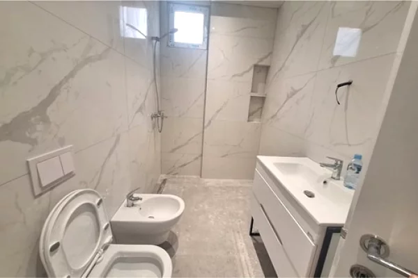 Shtepi me qera Apartament ne Tirane, 2+1, Mobilimi E mobiluar, Pagesa 45,000  Leke.