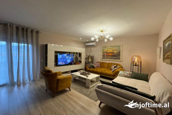 Shtepi me qera 2+1 ne Tirane - 1,350 Euro