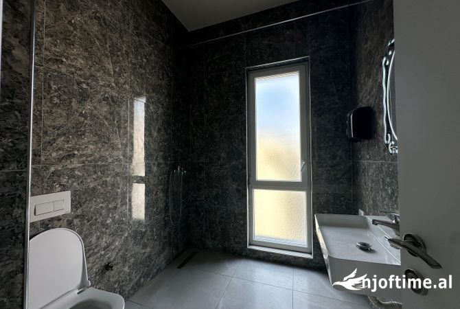 Shtepi ne shitje Apartament ne Tirane, 2+1, Mobilimi Bosh, pa mobiluar, Pagesa 285,000  Euro.
