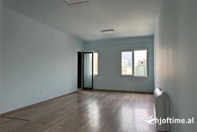 Shtepi ne shitje Apartament ne Tirane, 2+1, Mobilimi Bosh, pa mobiluar, Pagesa 285,000  Euro.