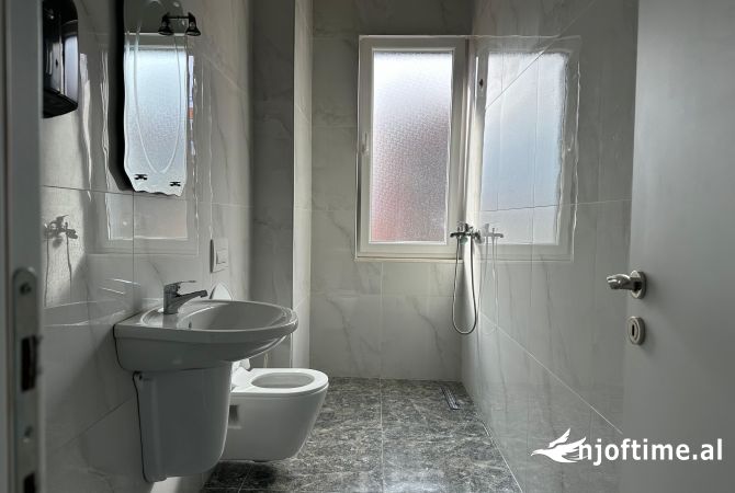 Shtepi ne shitje Apartament ne Tirane, 2+1, Mobilimi Bosh, pa mobiluar, Pagesa 285,000  Euro.