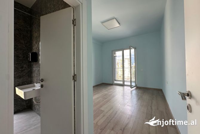 Shtepi ne shitje Apartament ne Tirane, 2+1, Mobilimi Bosh, pa mobiluar, Pagesa 285,000  Euro.