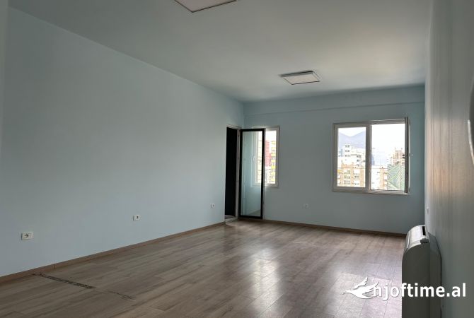 Shtepi ne shitje Apartament ne Tirane, 2+1, Mobilimi Bosh, pa mobiluar, Pagesa 285,000  Euro.