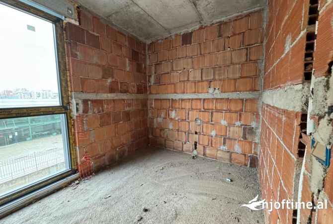 Shtepi ne shitje Apartament ne Tirane, 2+1, Mobilimi Bosh, pa mobiluar, Pagesa 170,000  Euro.