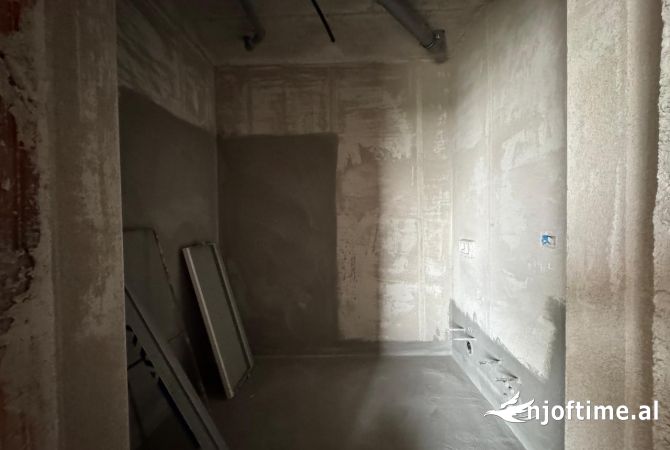 Shtepi ne shitje Apartament ne Tirane, 2+1, Mobilimi Bosh, pa mobiluar, Pagesa 170,000  Euro.