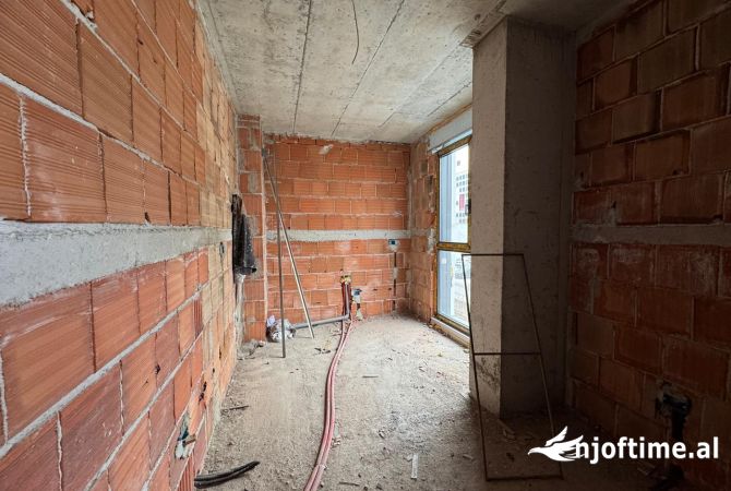 Shtepi ne shitje Apartament ne Tirane, 2+1, Mobilimi Bosh, pa mobiluar, Pagesa 170,000  Euro.