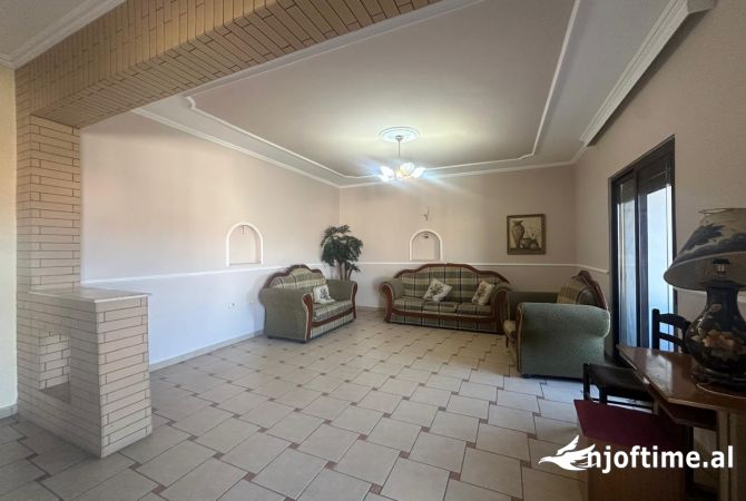 Shtepi me qera 2+1 ne Tirane - 400 Euro
