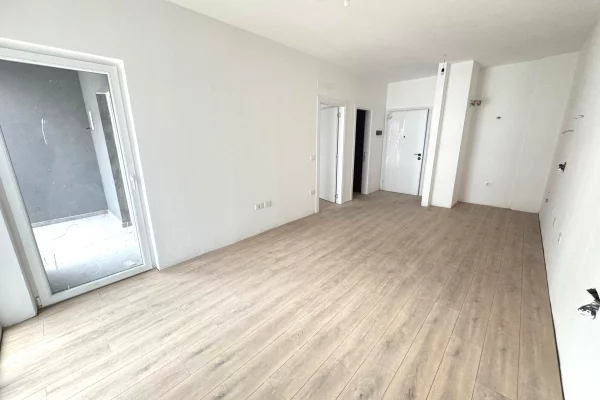 Shtepi ne shitje Apartament ne Tirane, 1+1, Mobilimi Bosh, pa mobiluar, Pagesa 105,000  Euro.