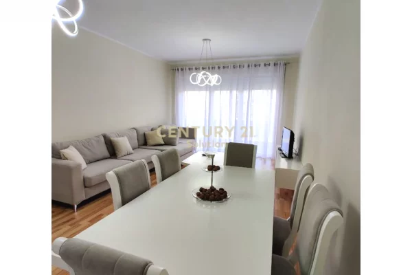 Appartamento in affitto a Tirana 2+1, Arredato