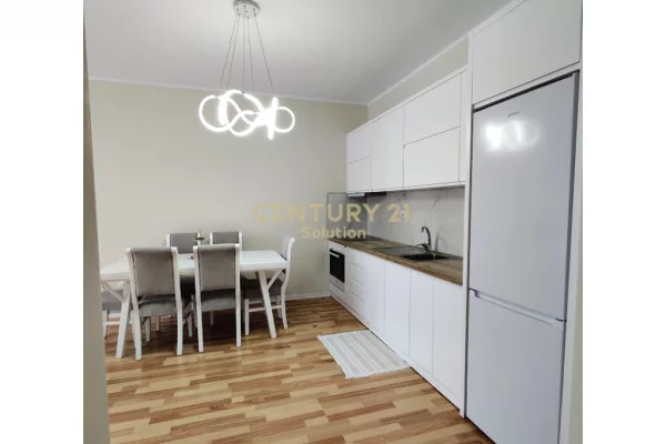 Appartamento in affitto a Tirana 2+1, Arredato