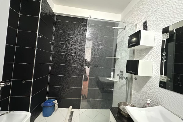 Shtepi me qera Apartament ne Tirane, 2+1, Mobilimi E mobiluar, Pagesa 400  Euro.