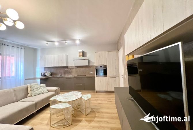 Shtepi me qera 2+1 ne Tirane - 1,100 Euro