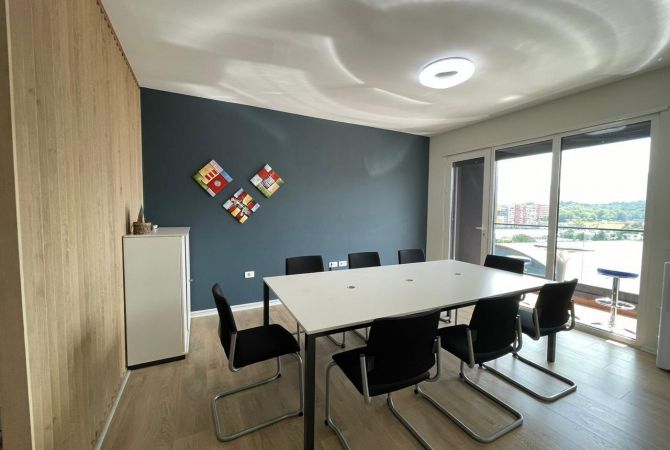 Ambient biznesi me qera 3+1 ne Tirane - 1,000 Euro