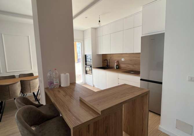 Shtepi me qera 4+1 ne Tirane - 1,000 Euro