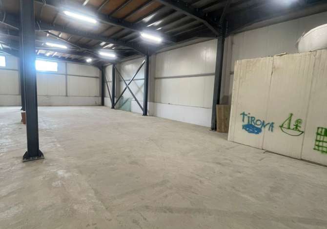 Jepet magazine me qera 700m2 2800Euro prane city park