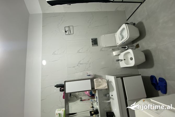 Shtepi ne shitje Apartament ne Tirane, 2+1, Mobilimi E mobiluar, Pagesa 150,000  Euro.