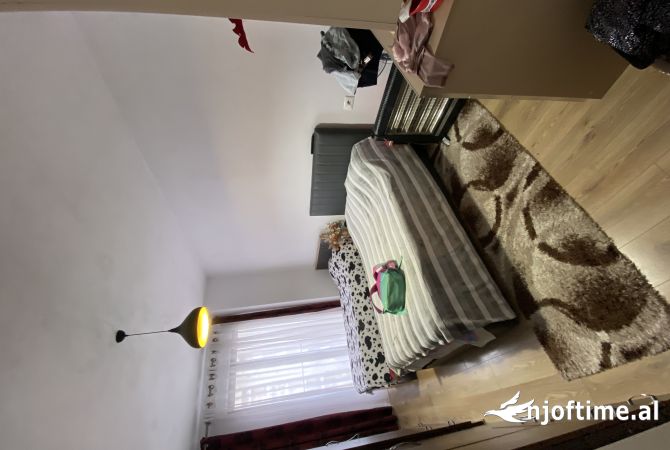 Shtepi ne shitje Apartament ne Tirane, 2+1, Mobilimi E mobiluar, Pagesa 150,000  Euro.