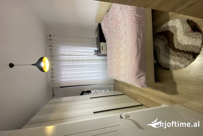 Shtepi ne shitje Apartament ne Tirane, 2+1, Mobilimi E mobiluar, Pagesa 150,000  Euro.