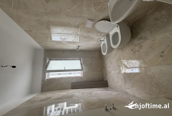 Shtepi ne shitje Apartament ne Tirane, 2+1, Mobilimi Bosh, pa mobiluar, Pagesa 109,000  Euro.