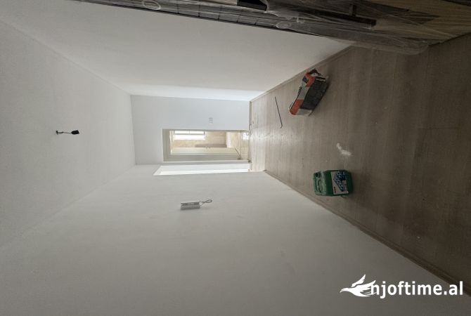 Shtepi ne shitje Apartament ne Tirane, 2+1, Mobilimi Bosh, pa mobiluar, Pagesa 109,000  Euro.