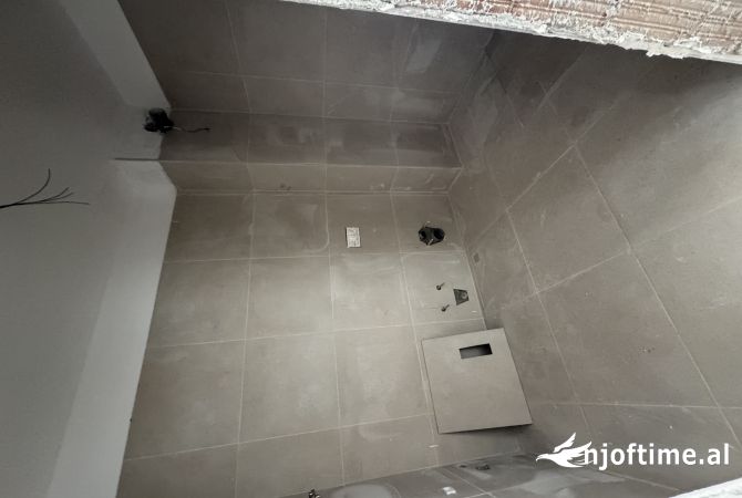 Shtepi ne shitje Apartament ne Tirane, 2+1, Mobilimi Bosh, pa mobiluar, Pagesa 107,150  Euro.