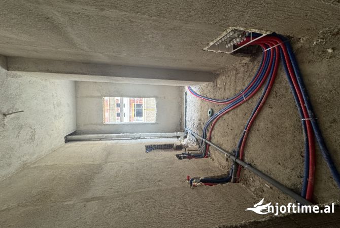 Shtepi ne shitje Apartament ne Tirane, 2+1, Mobilimi Bosh, pa mobiluar, Pagesa 121,500  Euro.