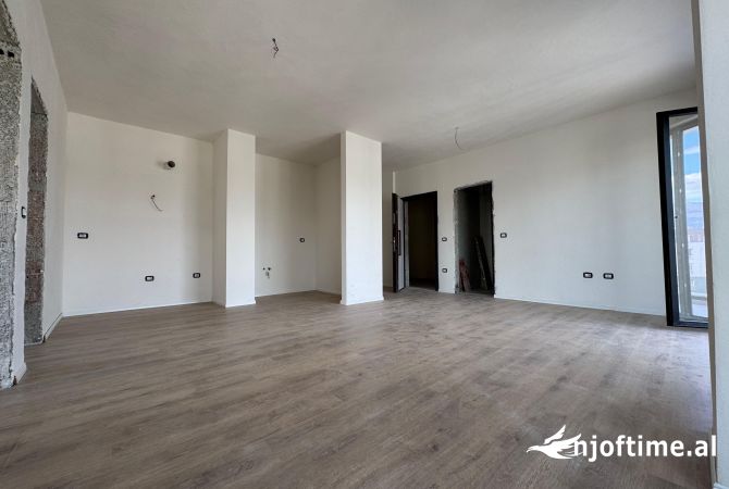 Shtepi ne shitje Apartament ne Tirane, 2+1, Mobilimi Bosh, pa mobiluar, Pagesa 151,000  Euro.
