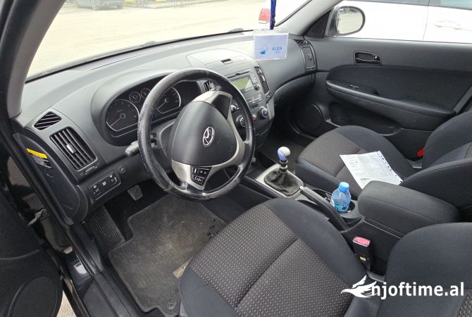 Makina ne shitje ne Fier, Hyundai, 2009 gasoline-gas,Kambio Automatik Pagesa 4,800  Euro.