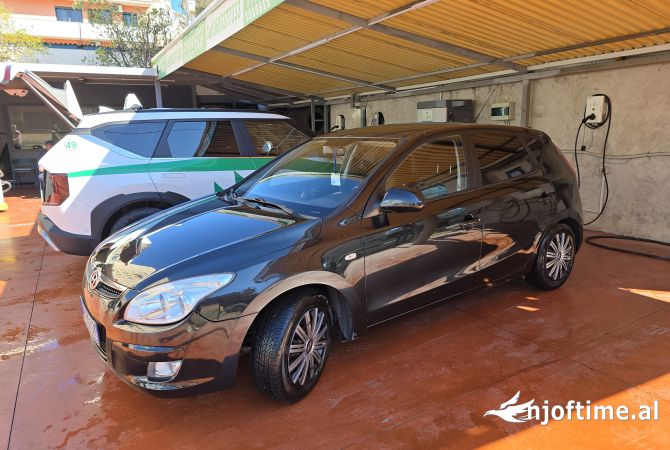 Makina ne shitje ne Tirane, Hyundai, 2009 gasoline-gas,Kambio Manual Pagesa 4,800  Euro.