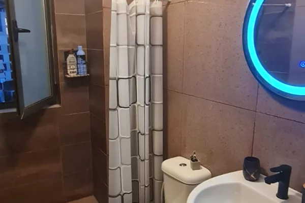 Shtepi me qera Apartament ne Tirane, 1+1, Mobilimi E mobiluar, Pagesa 550  Euro.