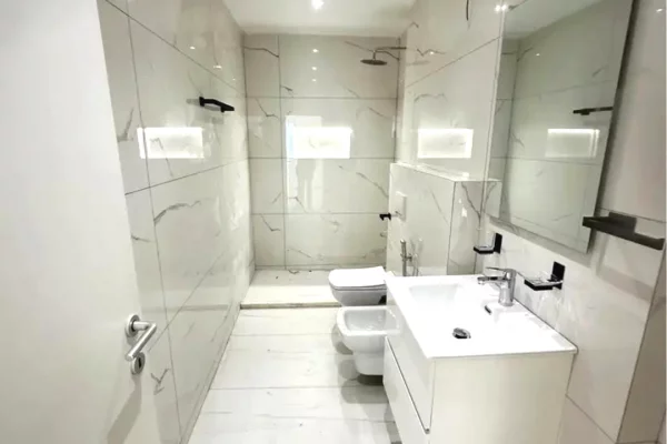 Shtepi ne shitje Apartament ne Tirane, 2+1, Mobilimi E mobiluar, Pagesa 350,000  Euro.