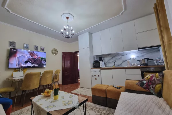 Shtepi ne shitje Shtepi Private ne Tirane, 4+1, Mobilimi E mobiluar, Pagesa 300,000  Euro.